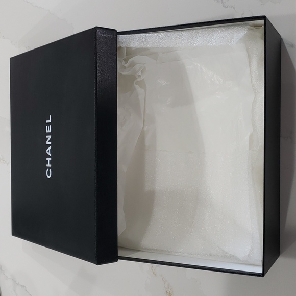 Chanel boot box - Picture 3 of 6